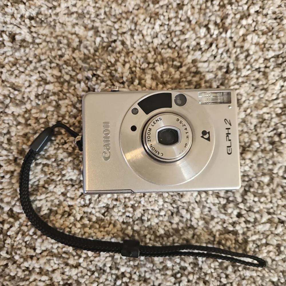 Canon ELPH 2 Point & Shoot Digital Camera - As Is Cannot Test